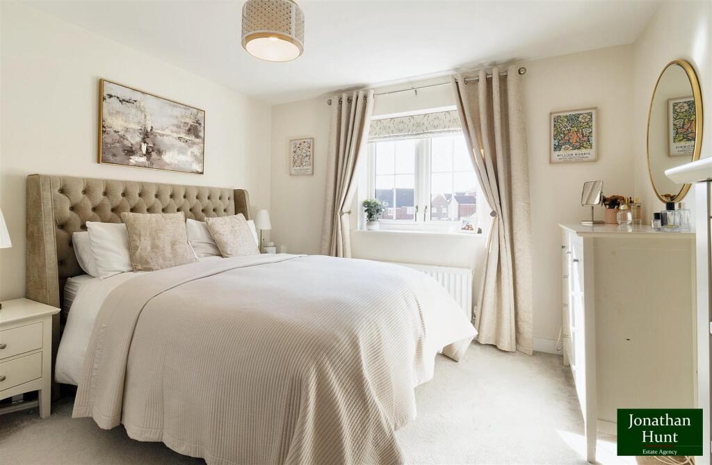 PRINCIPAL BEDROOM