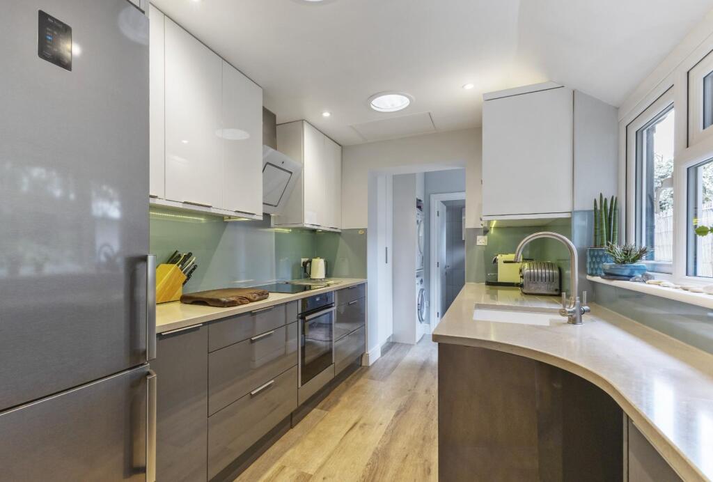 15 Wyndham Kitchen.jpg