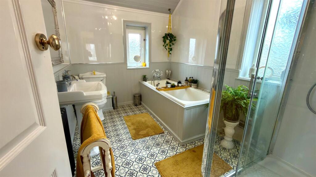 4-PIECE BATHROOM
