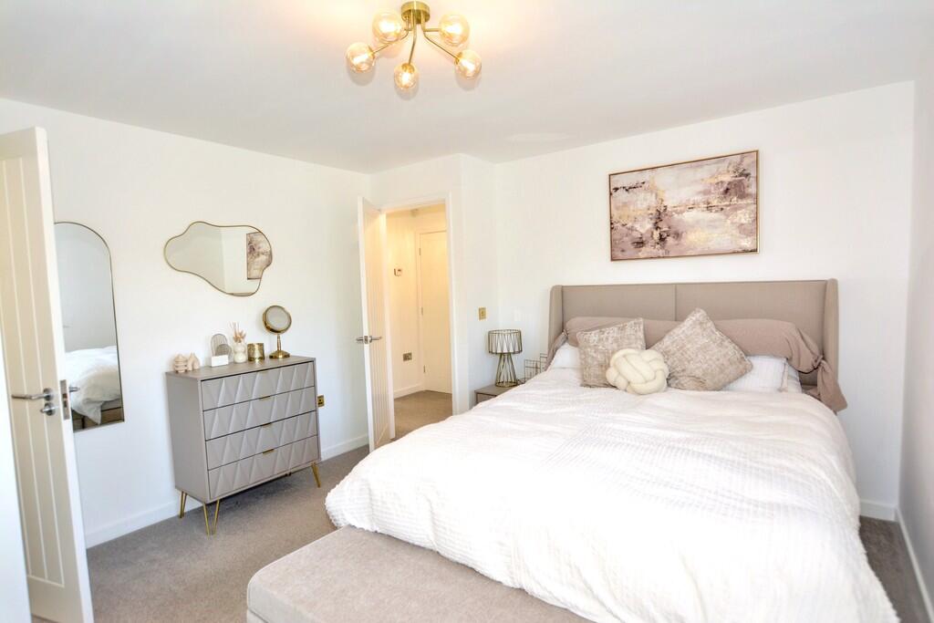 Master Bedroom (2...