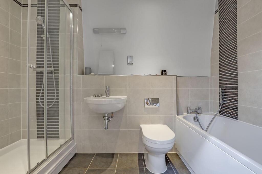 05-8ce2JHPropWorld - Flat 9, 2-4 Trewsbiry Road -1