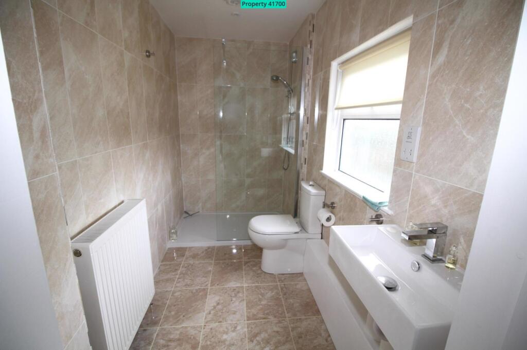 En Suite Shower room to Principle Bedroom