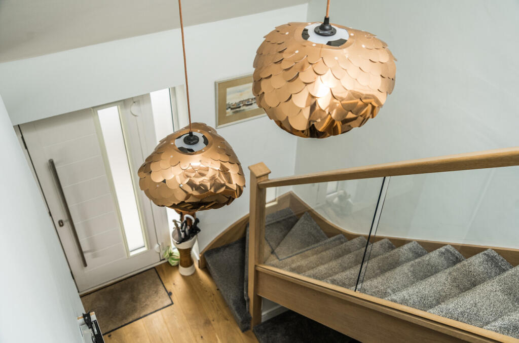 1306021-19-684205...