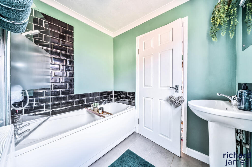 39a8f6b570d94dec90a1f3ed6a3c90e4