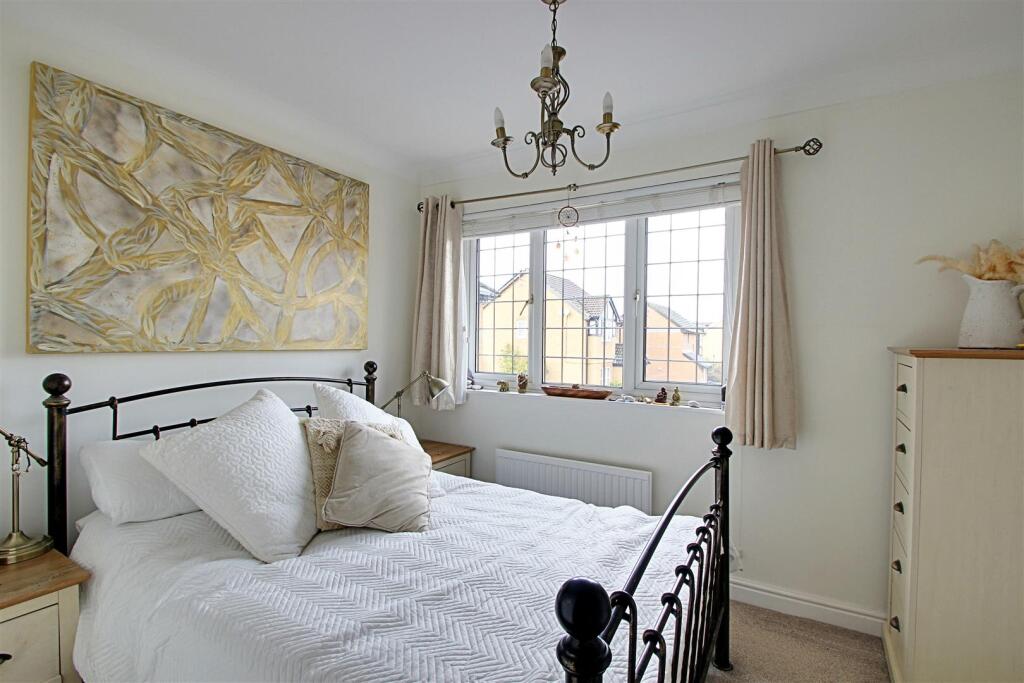 Bedroom 1.jpg