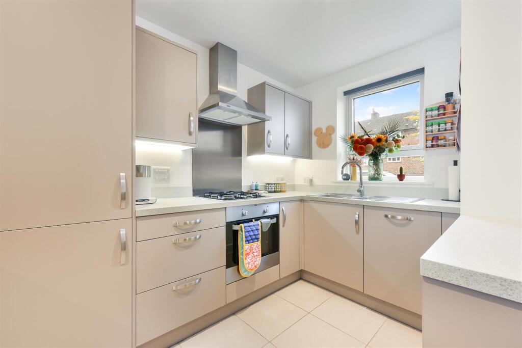 NAILSWORTH CRESCENT (3).jpg