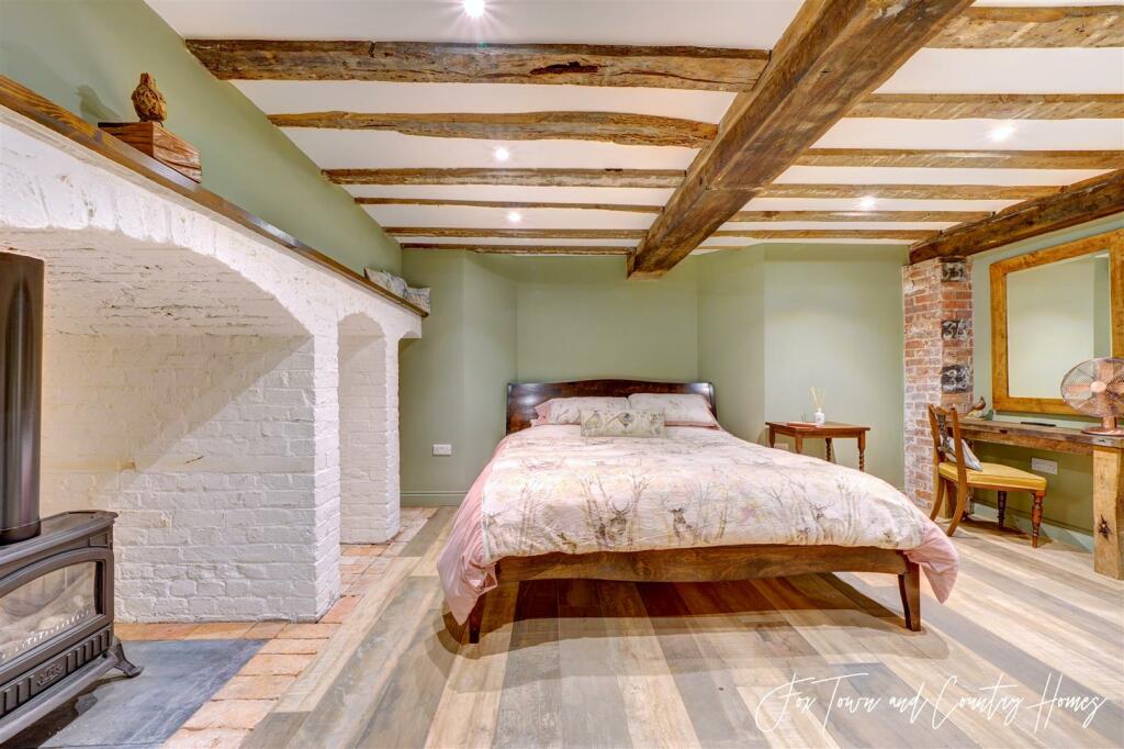 Elizabethan Suite (67).jpg