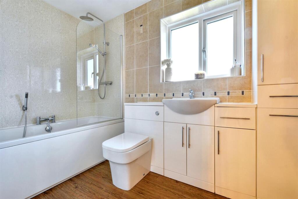 Bathroom_3.jpeg