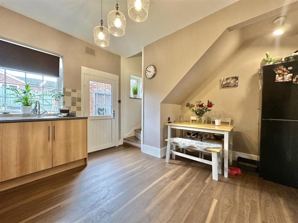 KITCHEN &amp; DINER