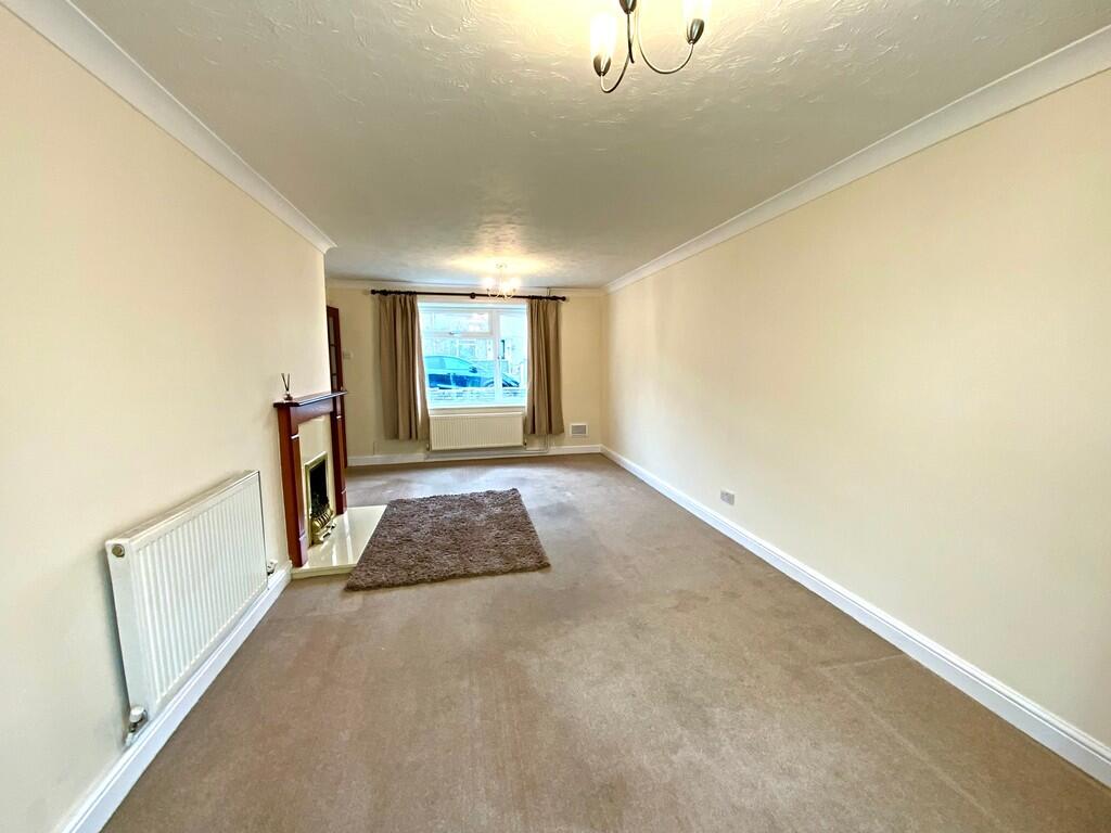 27 Gathorne livin...