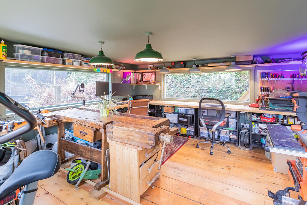 17 Penpol Avenue -41