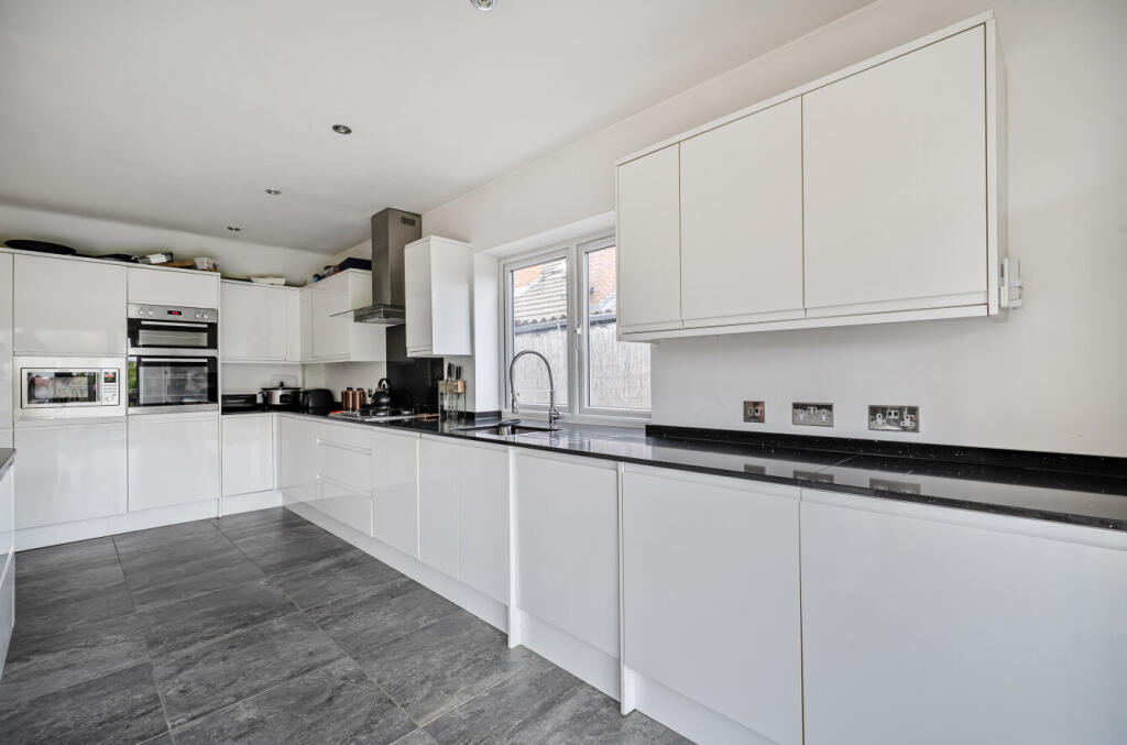 1364331-12-68e945...