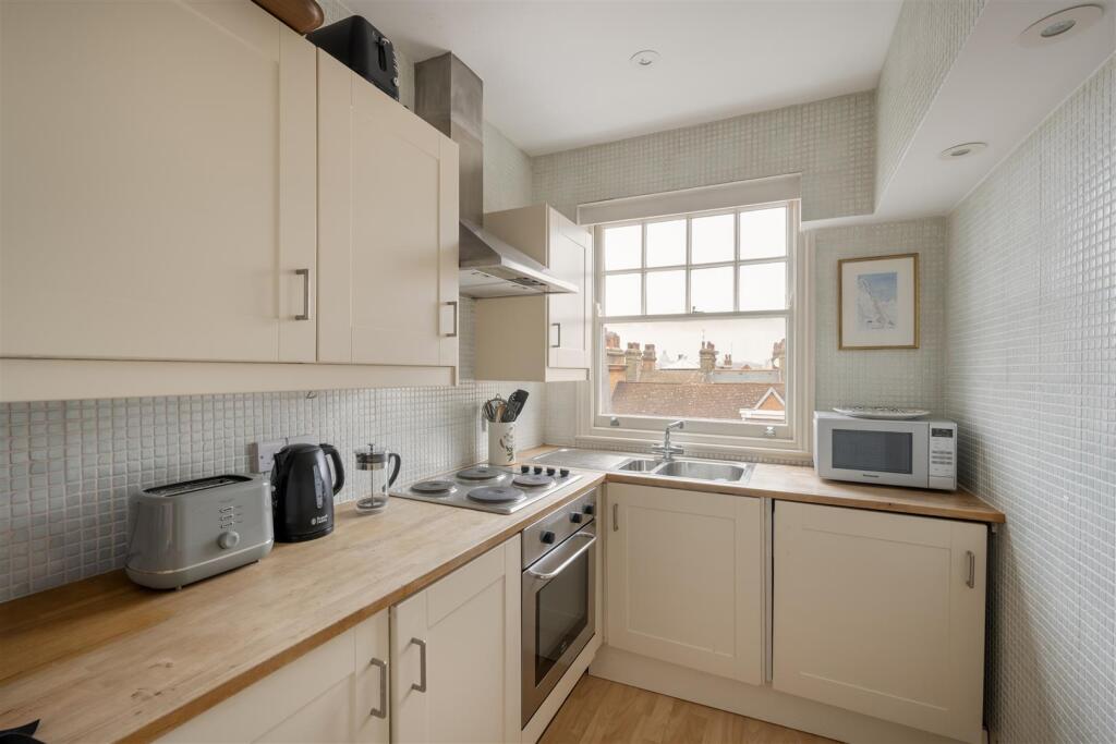 Flat 26, Tennyson House-11_Hi.jpg