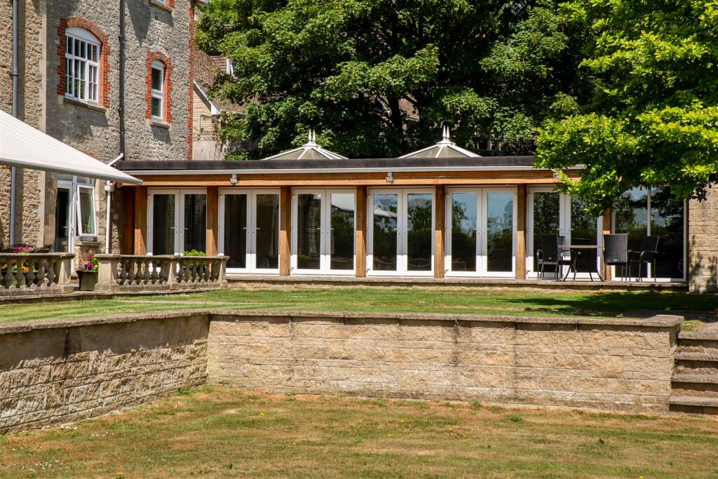 Garden / Swimming Pool