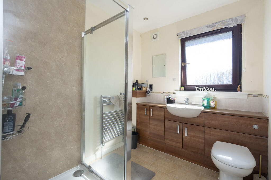 27 Carron View, M...