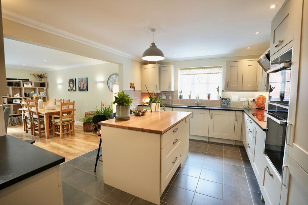 Kitchen/Breakfast Room
