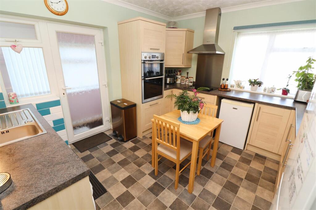 Kitchen / Breakfast Room