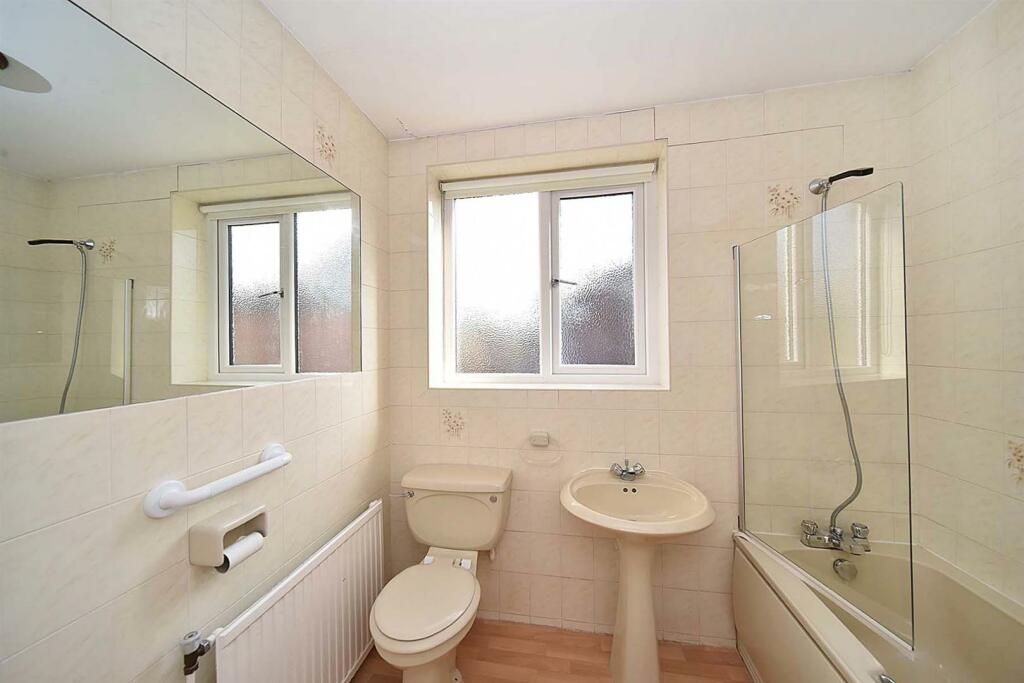 38 Gorsebank bath.jpg
