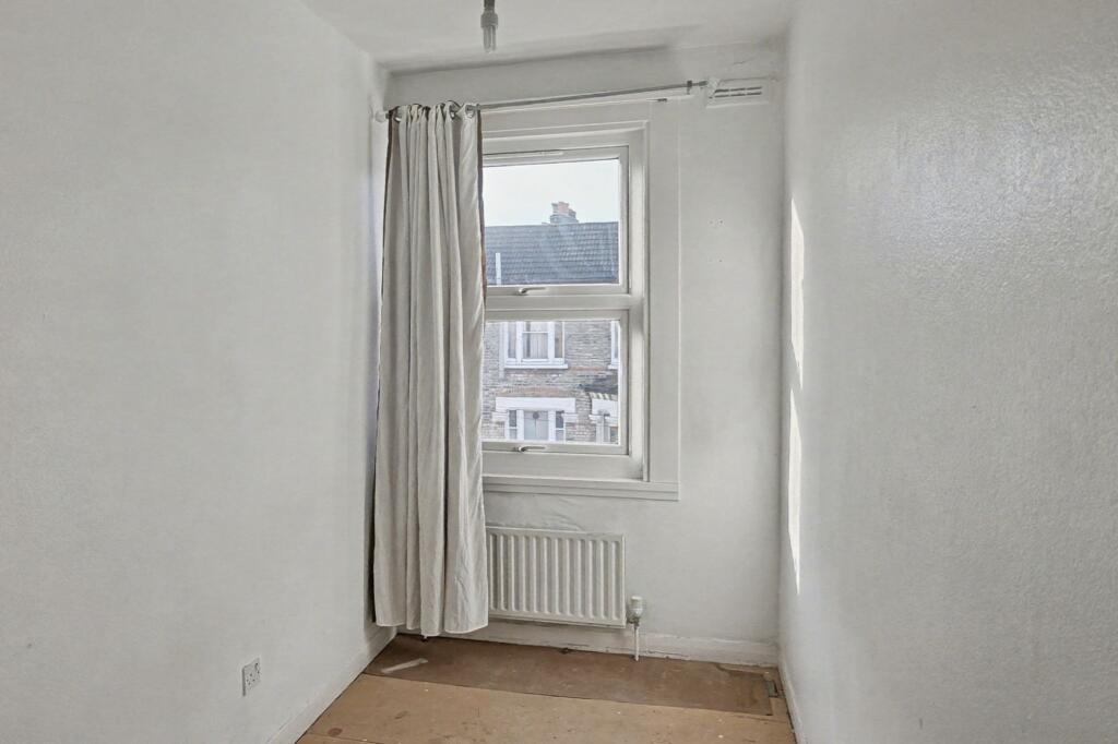 Flat 3, 59 Strathblaine Road, Battersea, London, SW11 1RG