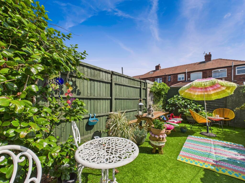 CAM02386G0-PR0135-STILL019