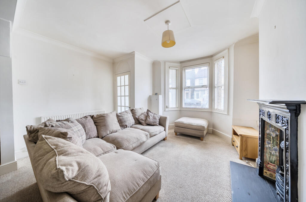 1369387-5-68f0a4b...