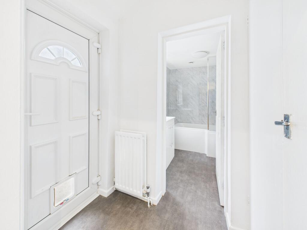 Inner Hallway through to Bathroom