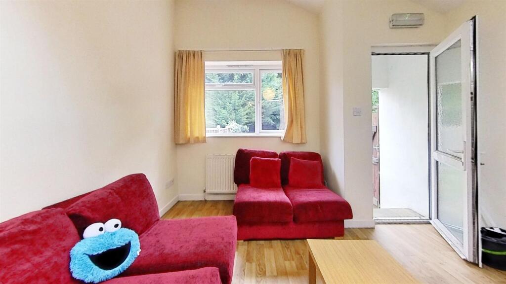 6-Harrow-Road-Living