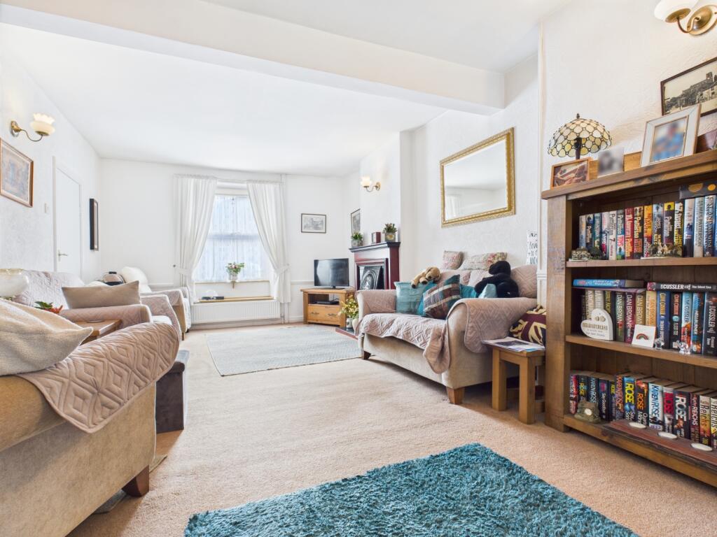 CAM03729G0-PR0107-STILL023