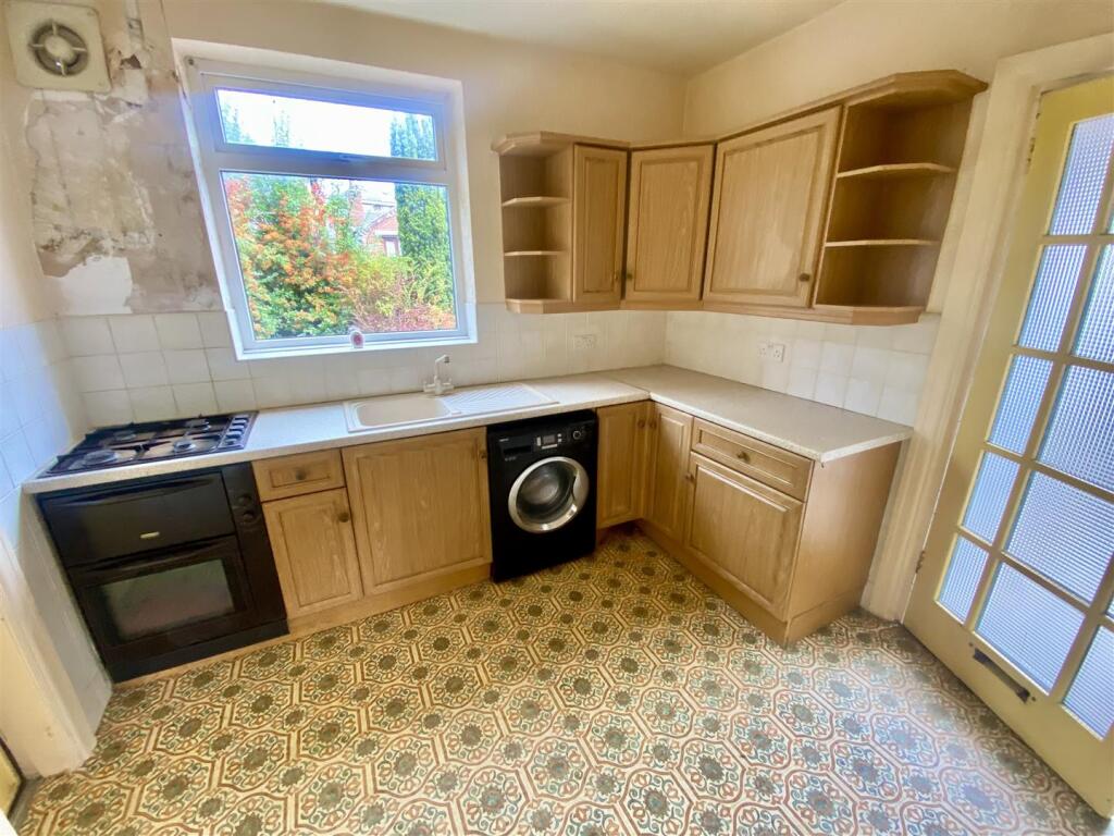 Bramleys Estate Agents - Meadow Bank Crescent - Mi