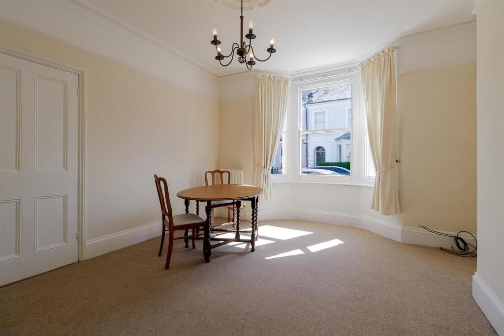 Living Room b.jpg