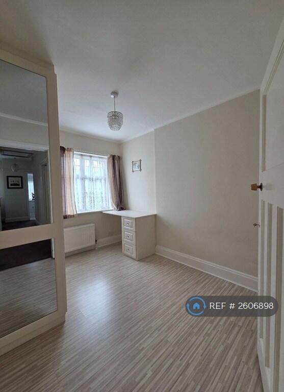 Bedroom 4 / Study Room