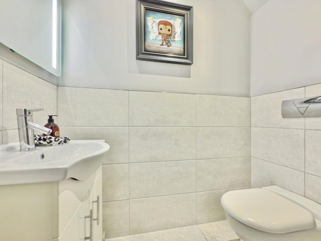 pbox-bathroom-330911.jpg