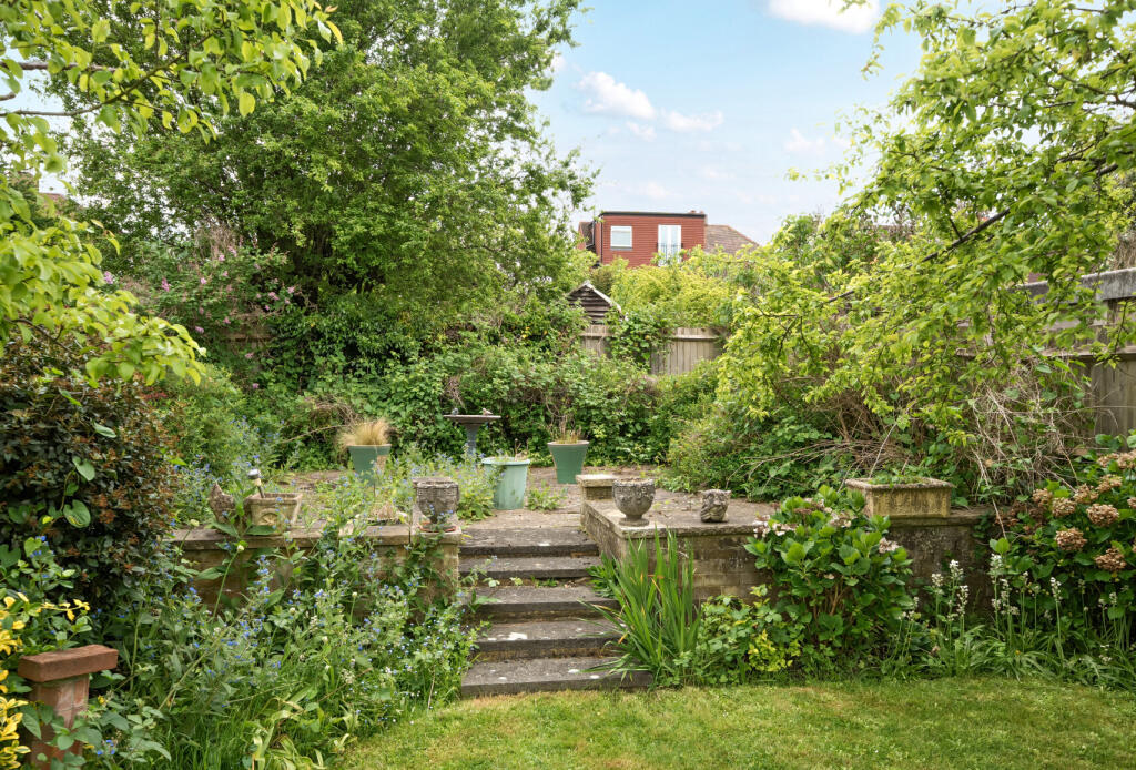 10-6819e5677ee2a-...