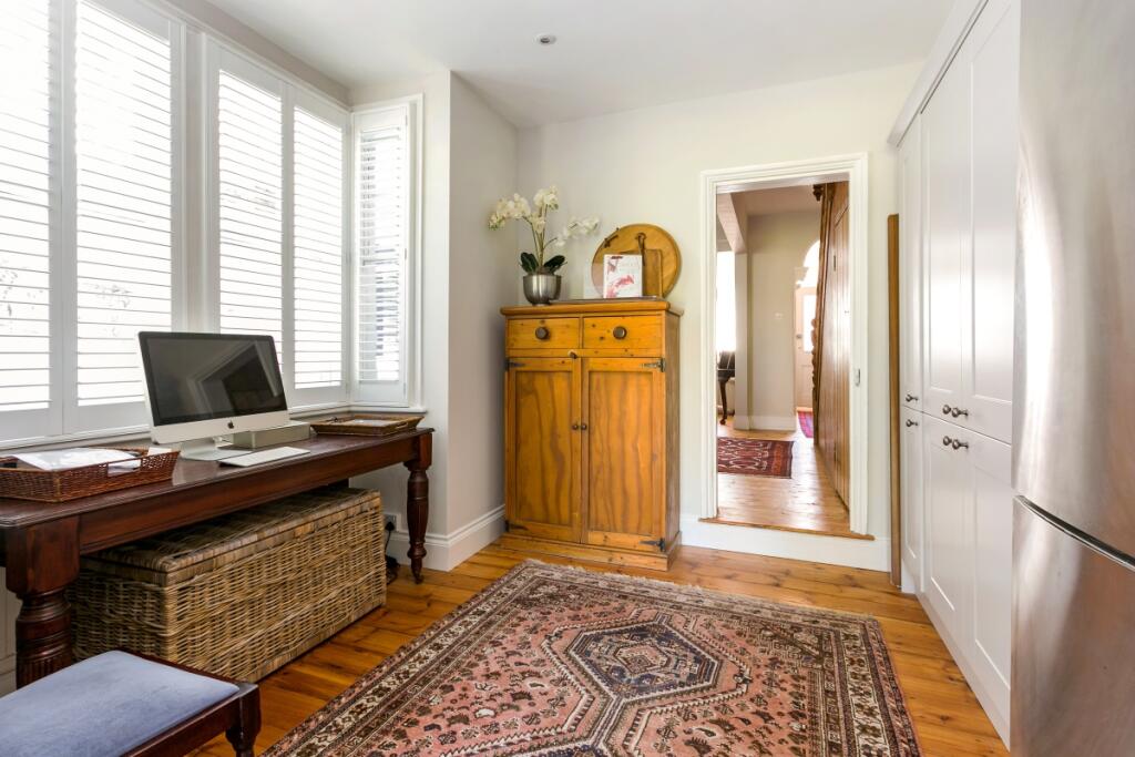 37 Queens Road 28...