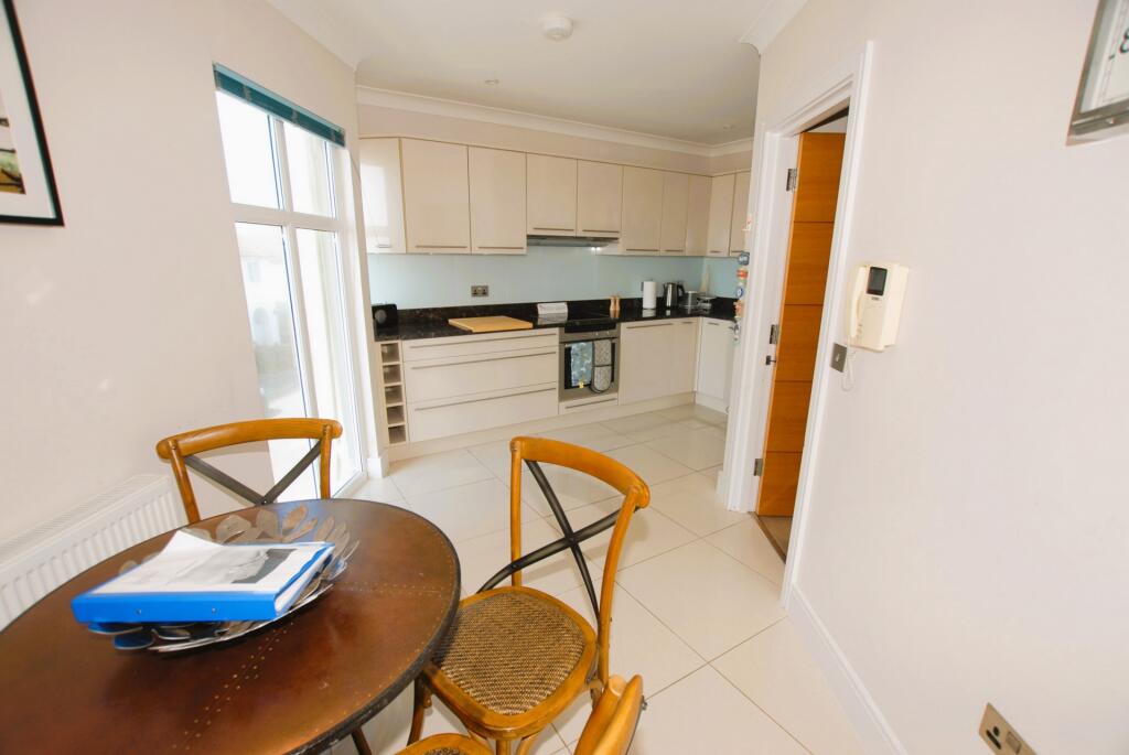 Kitchen/dining rm