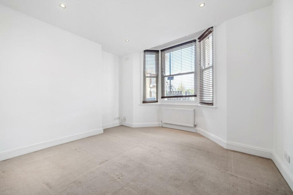 Bedroom 1.jpg