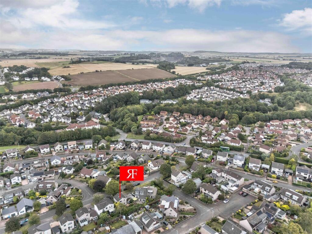 35 Falkland Crescent BF-19.JPG