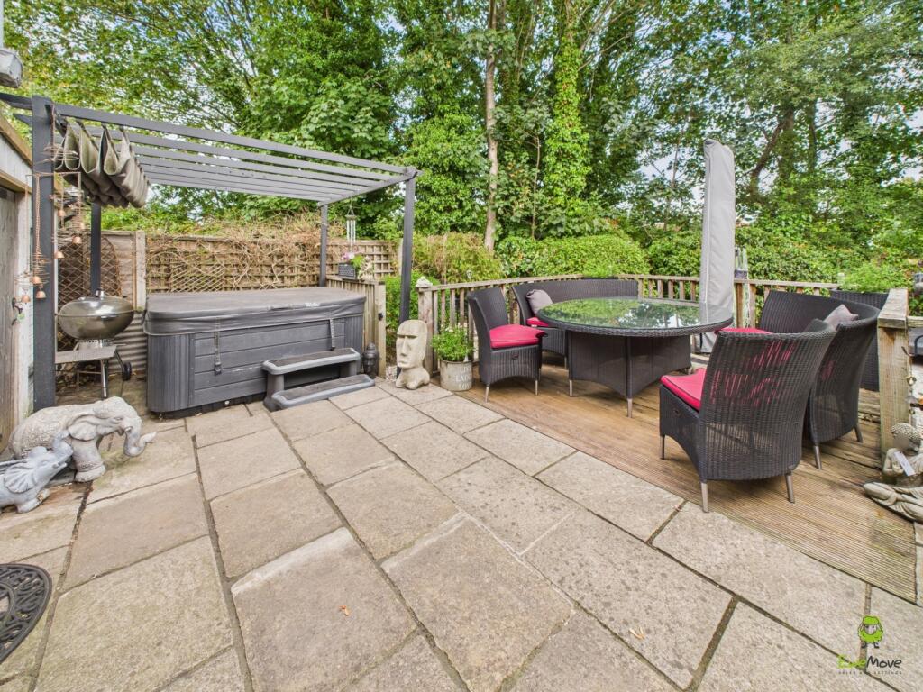 Presented by Clinton at EweMove Bexleyheath and Da