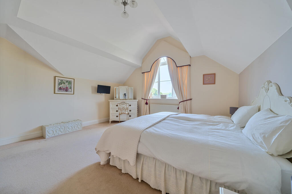 1301851-16-684bfdfe1e221