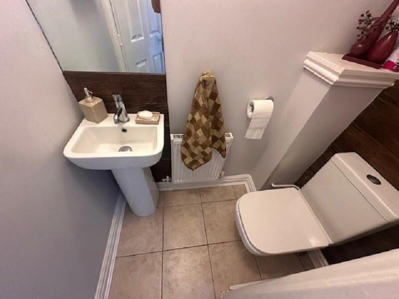 D/S Bathroom
