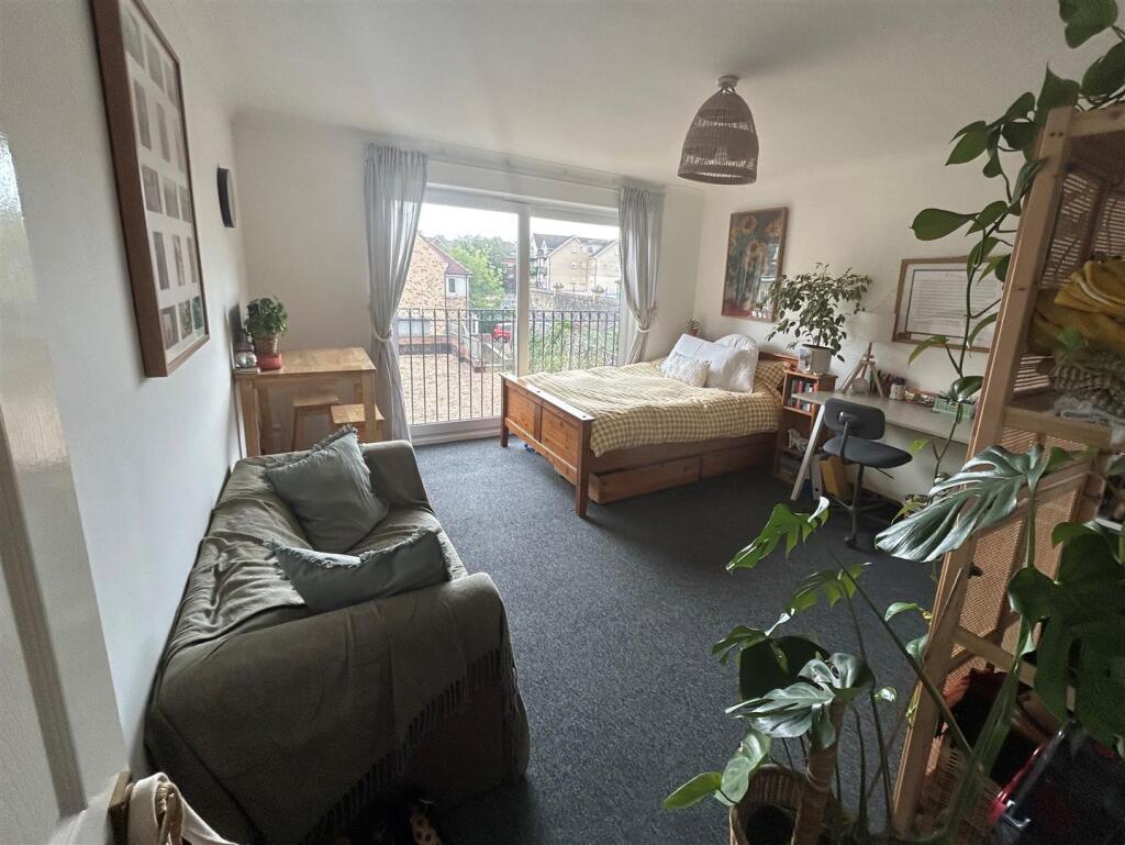 Roxan Living Area 3.jpg