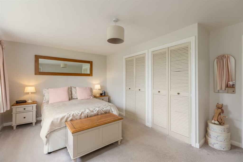 Pasture Lodge Bedroom 1-2.jpg