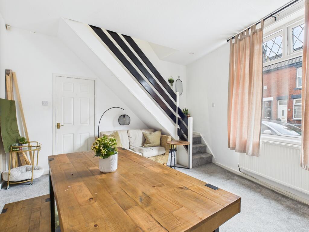 CAM03729G0-PR0076-STILL008