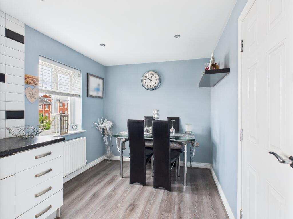 CAM03729G0-PR0088-STILL008