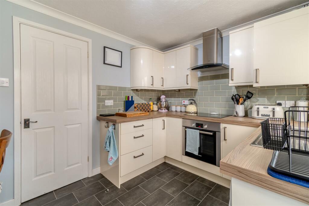8616413-interior07v2.jpg