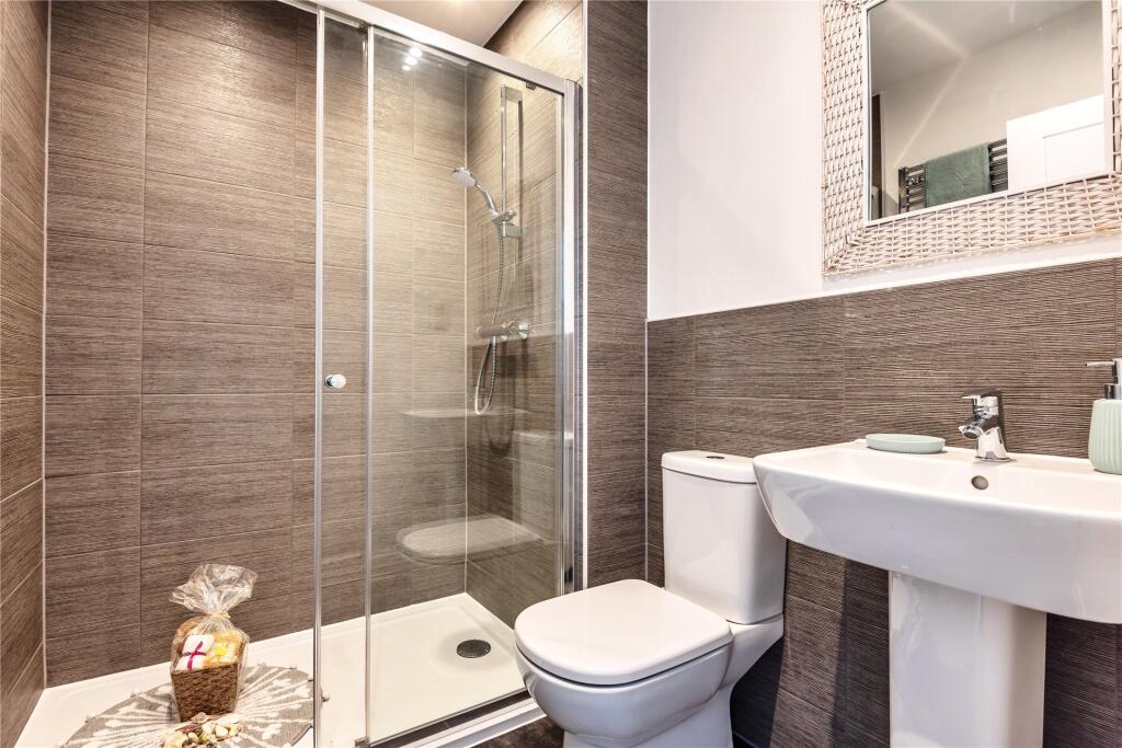 En-Suite Bathroom
