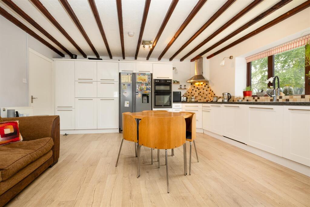 LE65 1RN TBMD-005.jpg