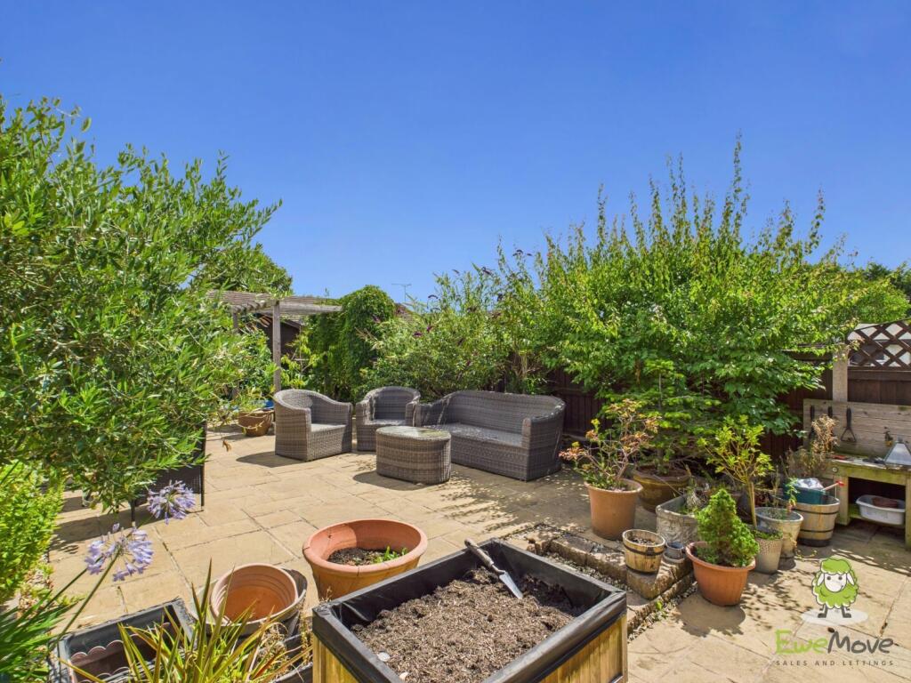 Garden  - Charlotte Thomasson Ewemove Whitchuch an