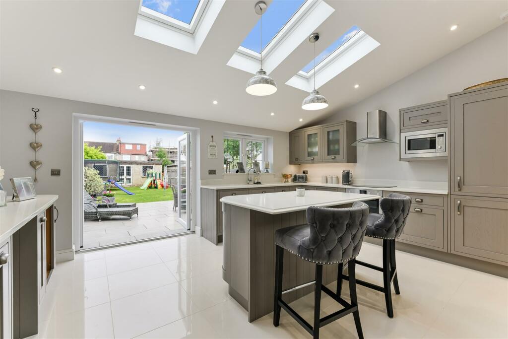 CONNAUGHT ROAD, 36 (6).jpg