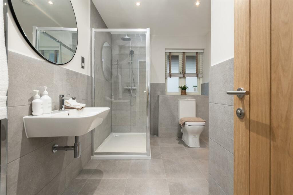 Family Bath and Shower Rm